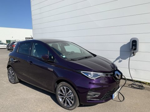Recharge et réparation voitures électriques Renault dans votre garage à Saint-Molf