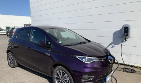 Recharge et réparation voitures électriques Renault dans votre garage à Saint-Molf